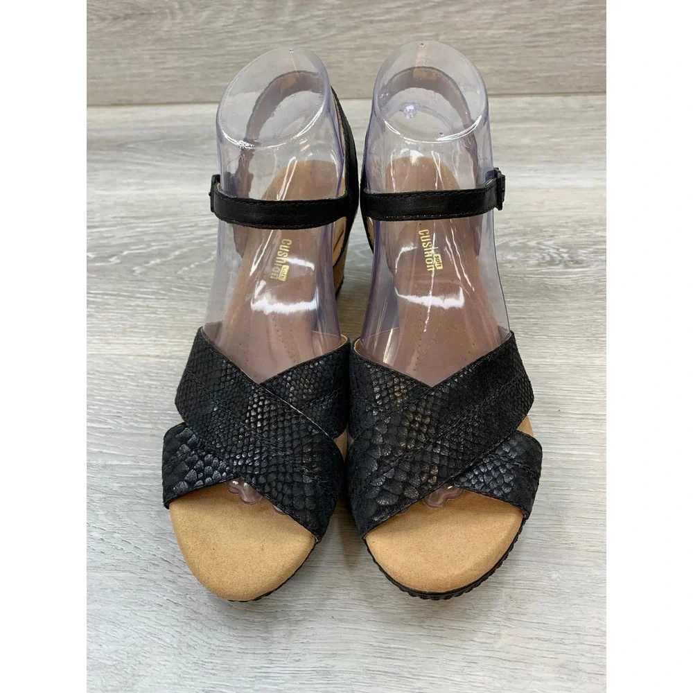 Clarks Women's Black Snakeskin Wedge Sandals Cushion Soft 8 Comfort Shoes